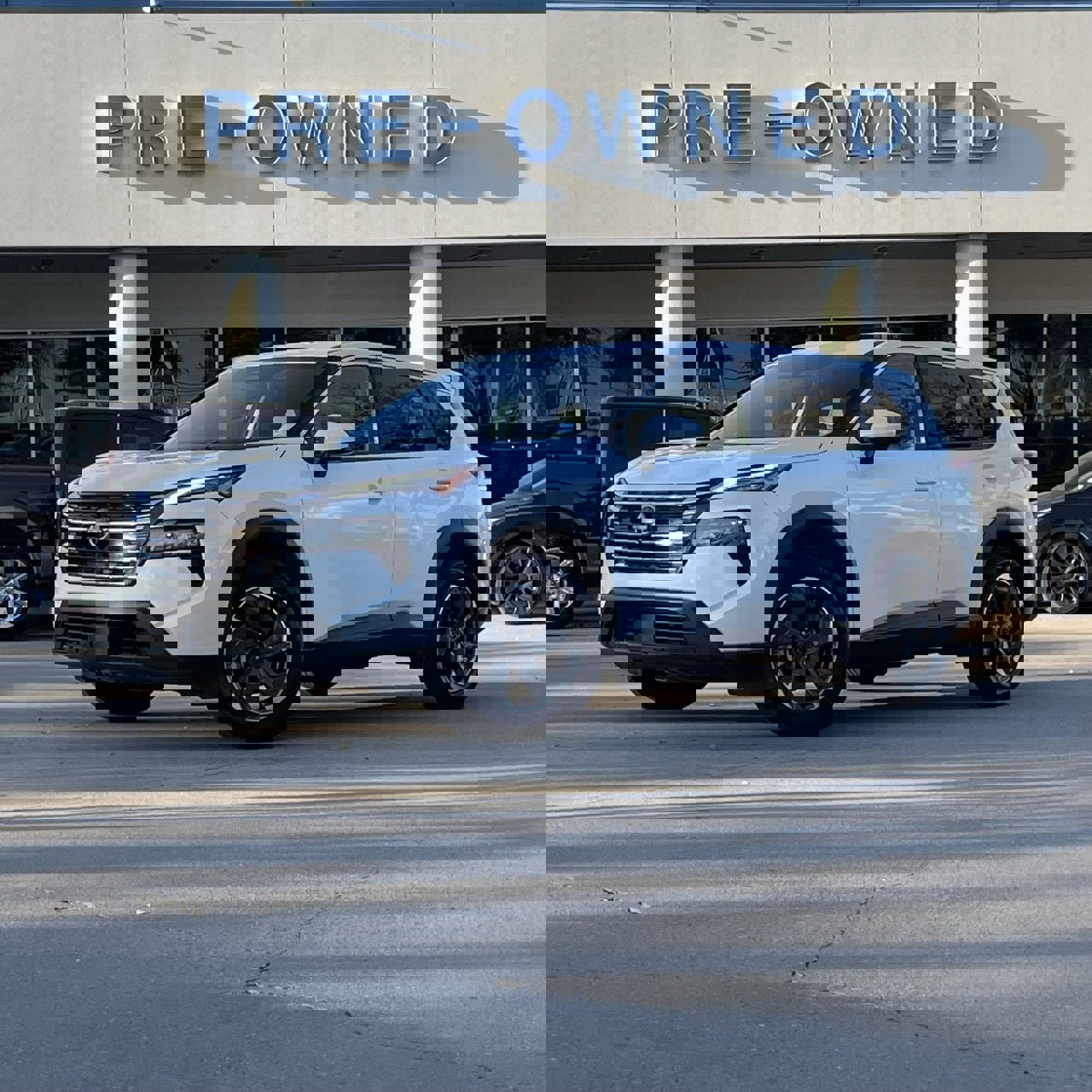 Used 2025 Nissan Rogue SV image 1