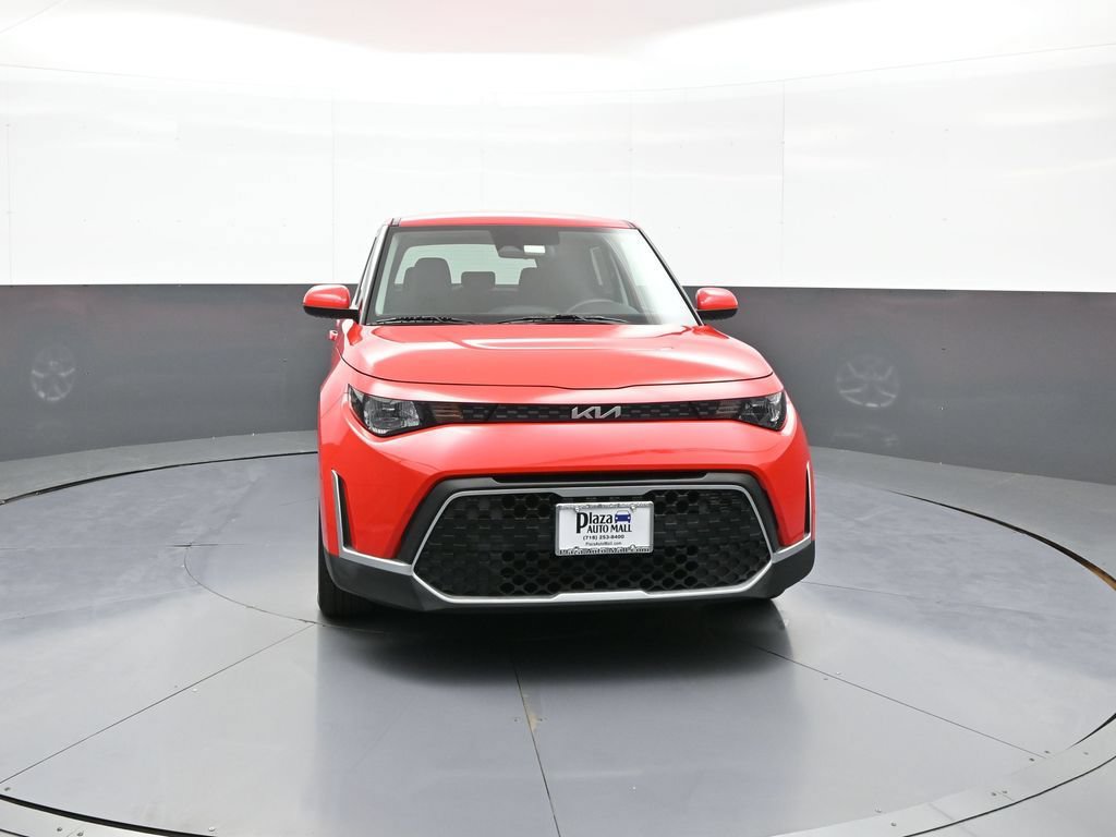 Certified 2023 Kia Soul LX w/ LX Technology Package FWD image 2
