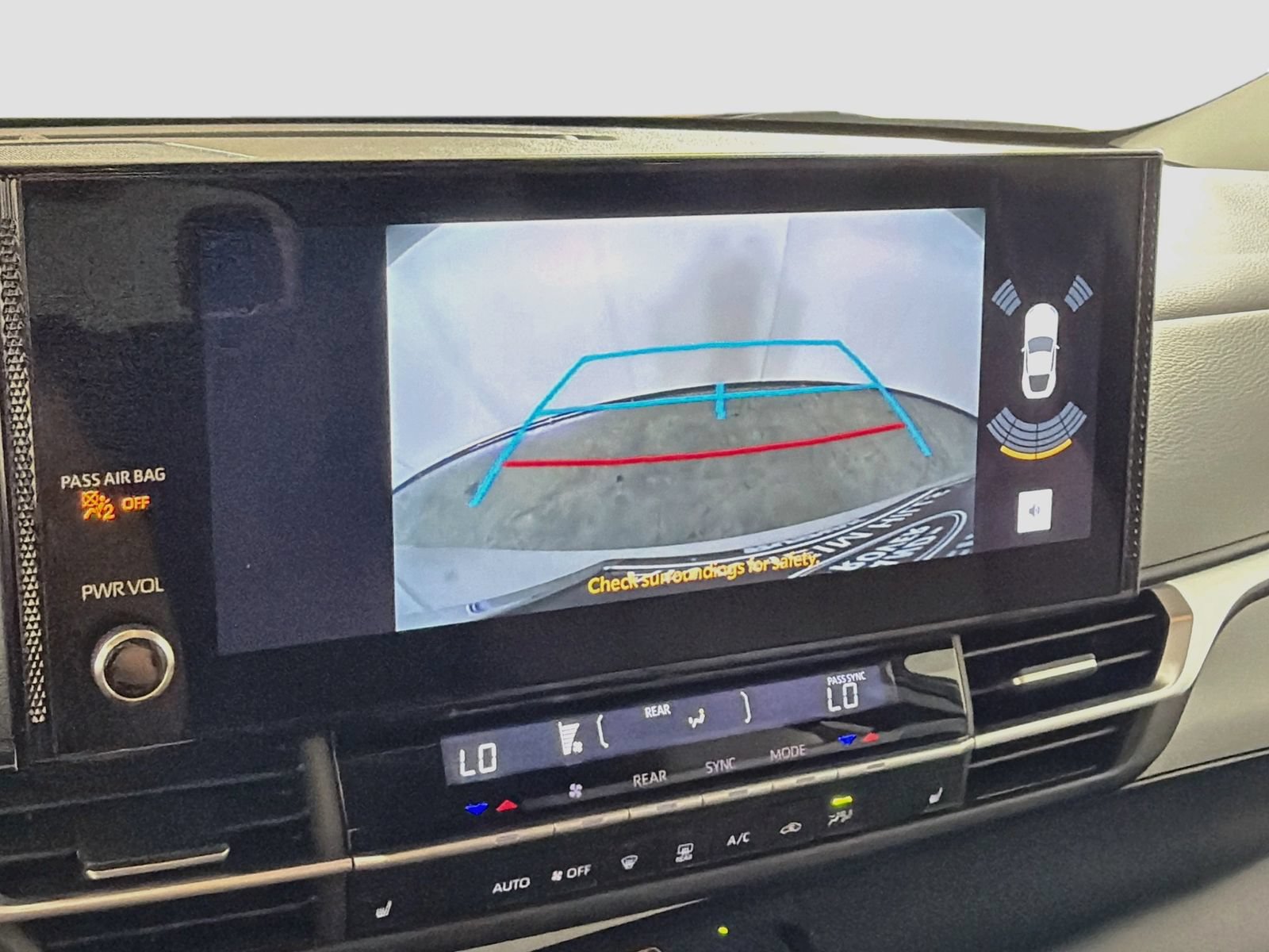 Used 2025 Toyota Sienna XLE w/ XLE Plus Package FWD image 17