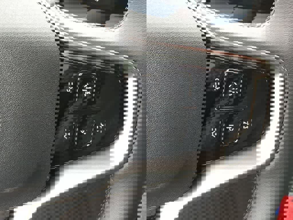 Used 2025 Volvo EX30 Plus w/ Protection Package Premier image 23