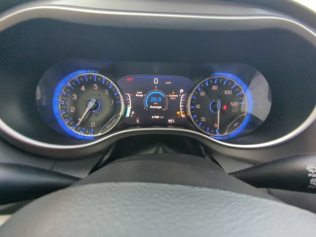 Used 2024 Chrysler Pacifica Touring-L FWD image 11