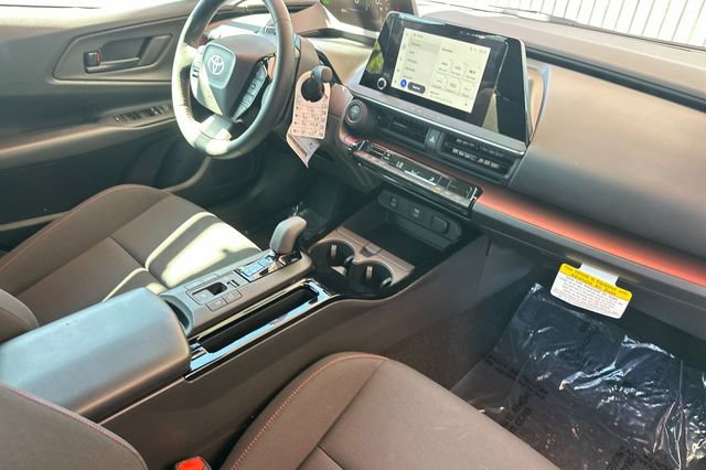 Used 2025 Toyota Prius Plug-In Hybrid image 16
