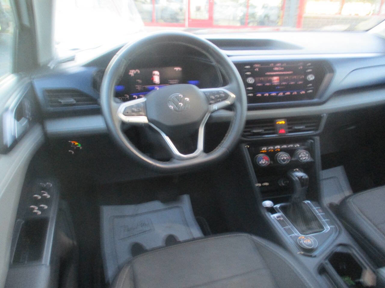 Used 2023 Volkswagen Taos SE image 5