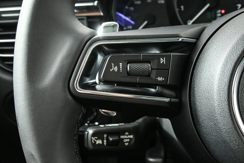 Certified 2026 Porsche Macan AWD/4WD image 10