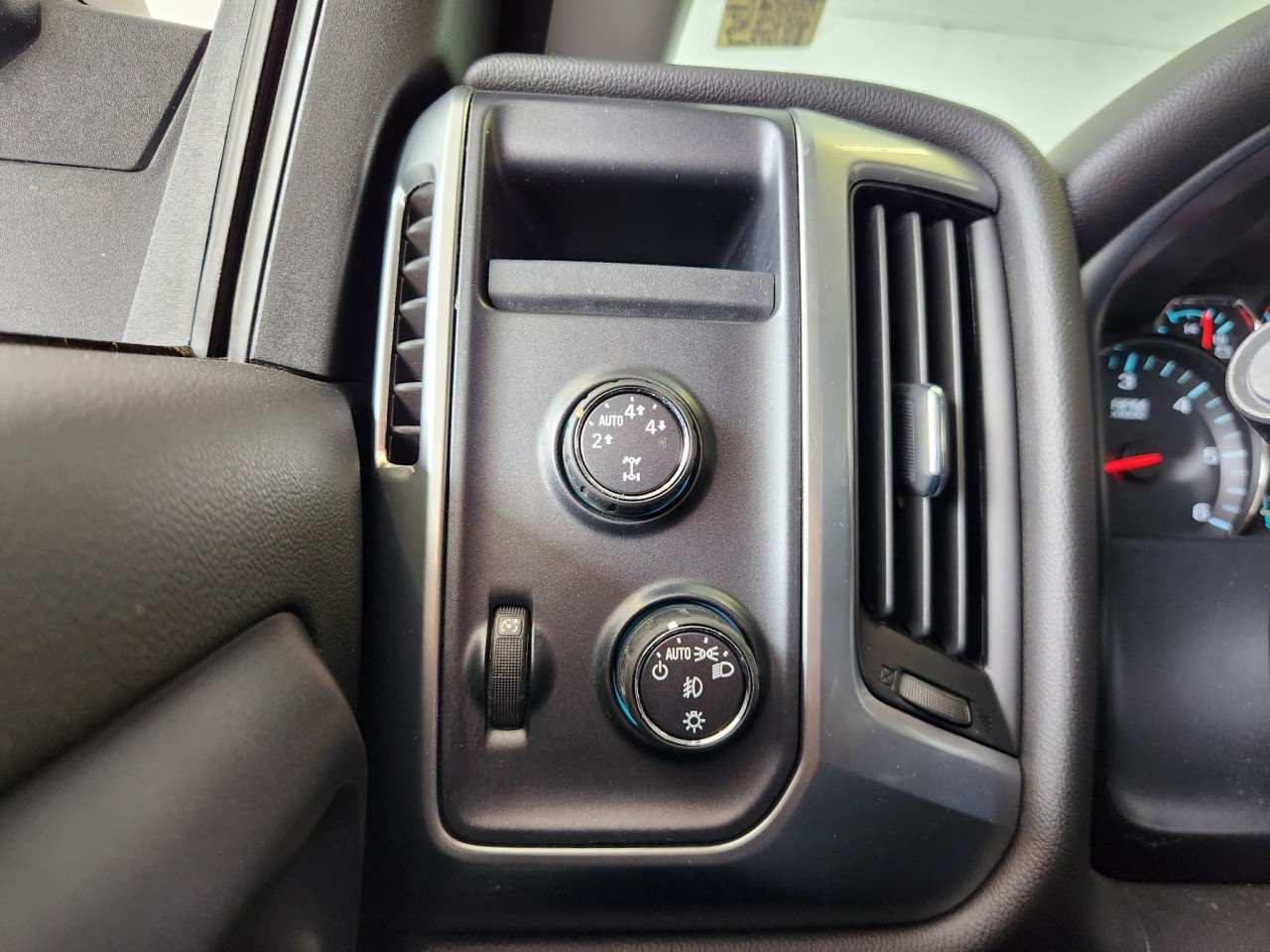 Used 2014 Chevrolet Silverado 1500 LT w/ All Star Edition AWD/4WD image 9