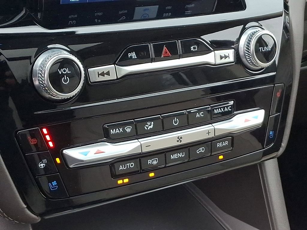 Certified 2023 Ford Explorer Platinum w/ Technology Package image 18