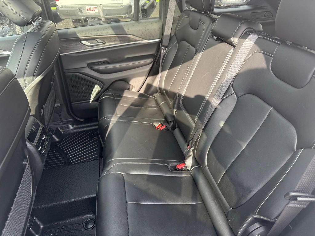 Used 2025 Jeep Grand Cherokee Limited image 39