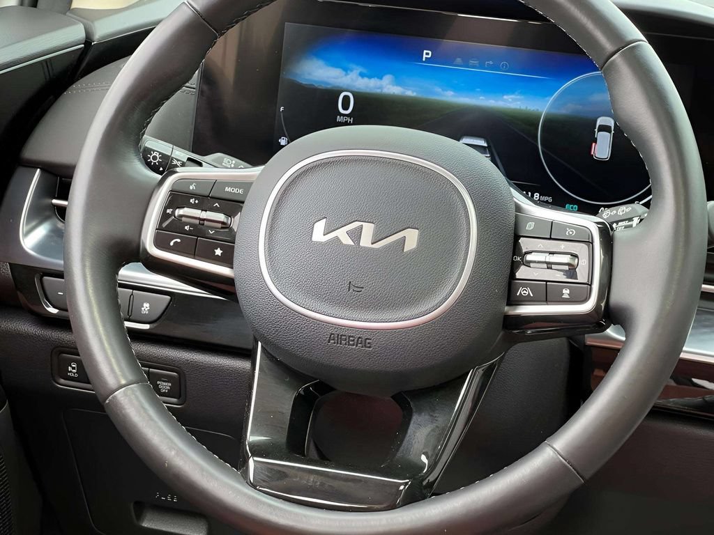 Used 2023 Kia Carnival SX Prestige FWD image 21