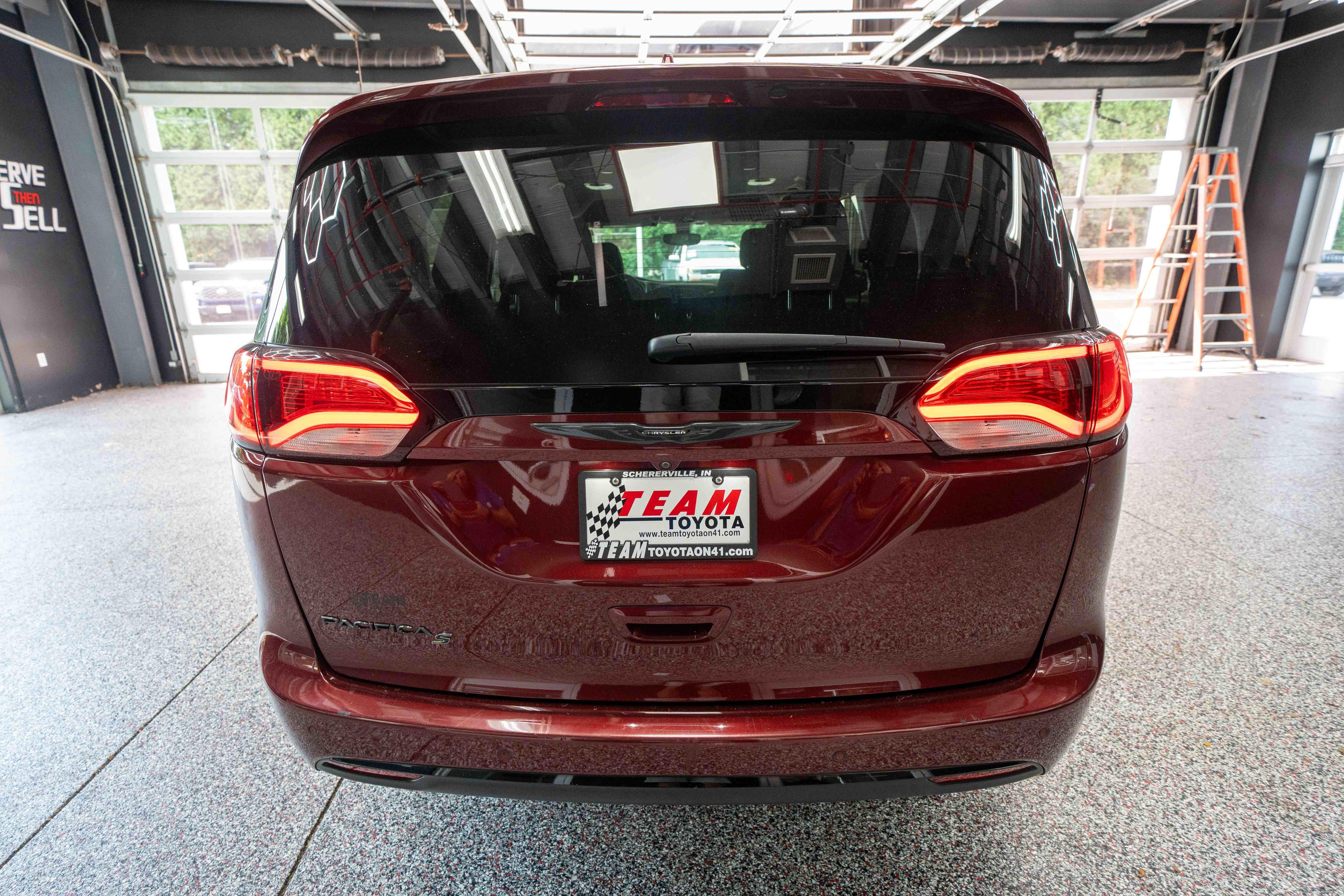 Used 2020 Chrysler Pacifica Touring w/ S Appearance Package FWD image 3