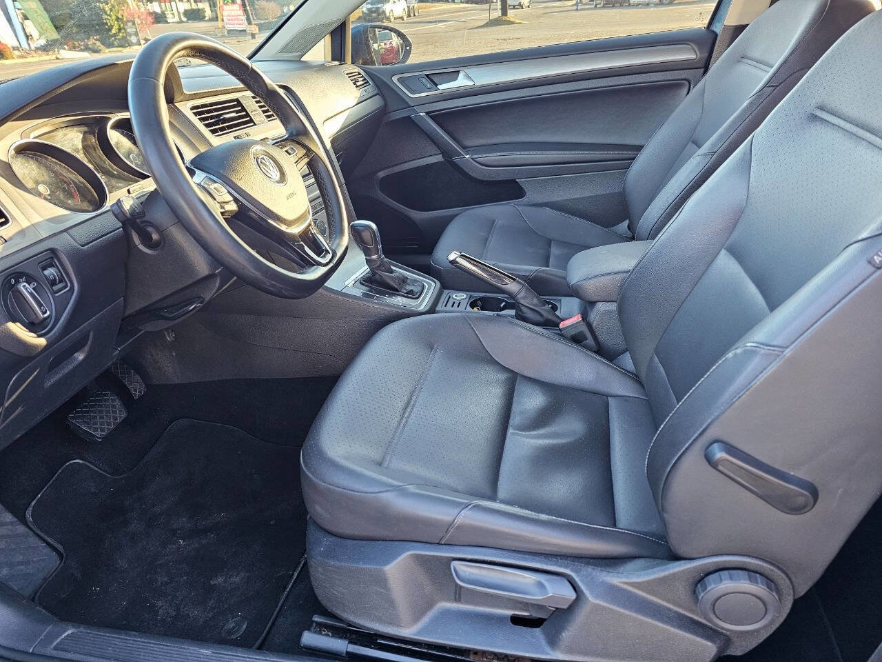 Used 2015 Volkswagen Golf S image 10