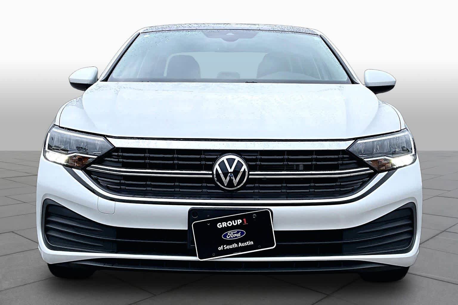 Used 2023 Volkswagen Jetta SE FWD image 3