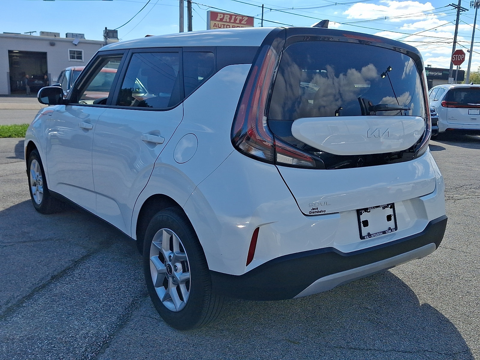 Certified 2025 Kia Soul LX w/ LX Technology Package FWD image 4