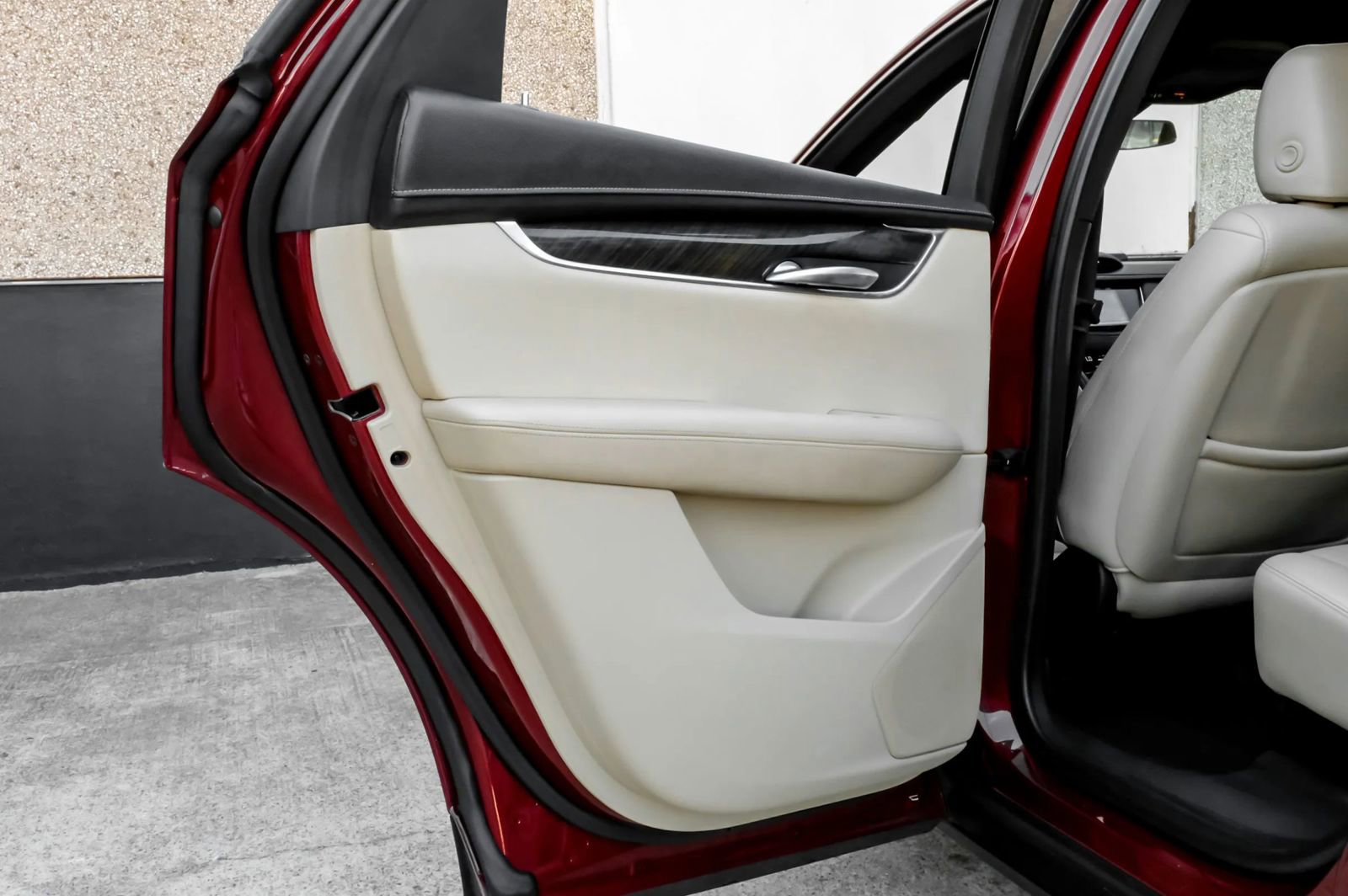 Used 2018 Cadillac XT5 FWD image 51