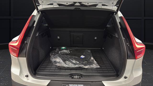 Used 2025 Volvo XC40 B5 Core w/ Protection Package Premier AWD/4WD image 33