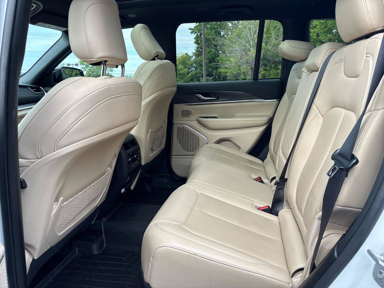 Used 2023 Jeep Grand Cherokee Limited AWD/4WD image 32