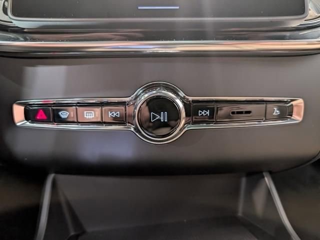 New 2026 Volvo XC90 B6 Ultra w/ Protection Package Premier image 18