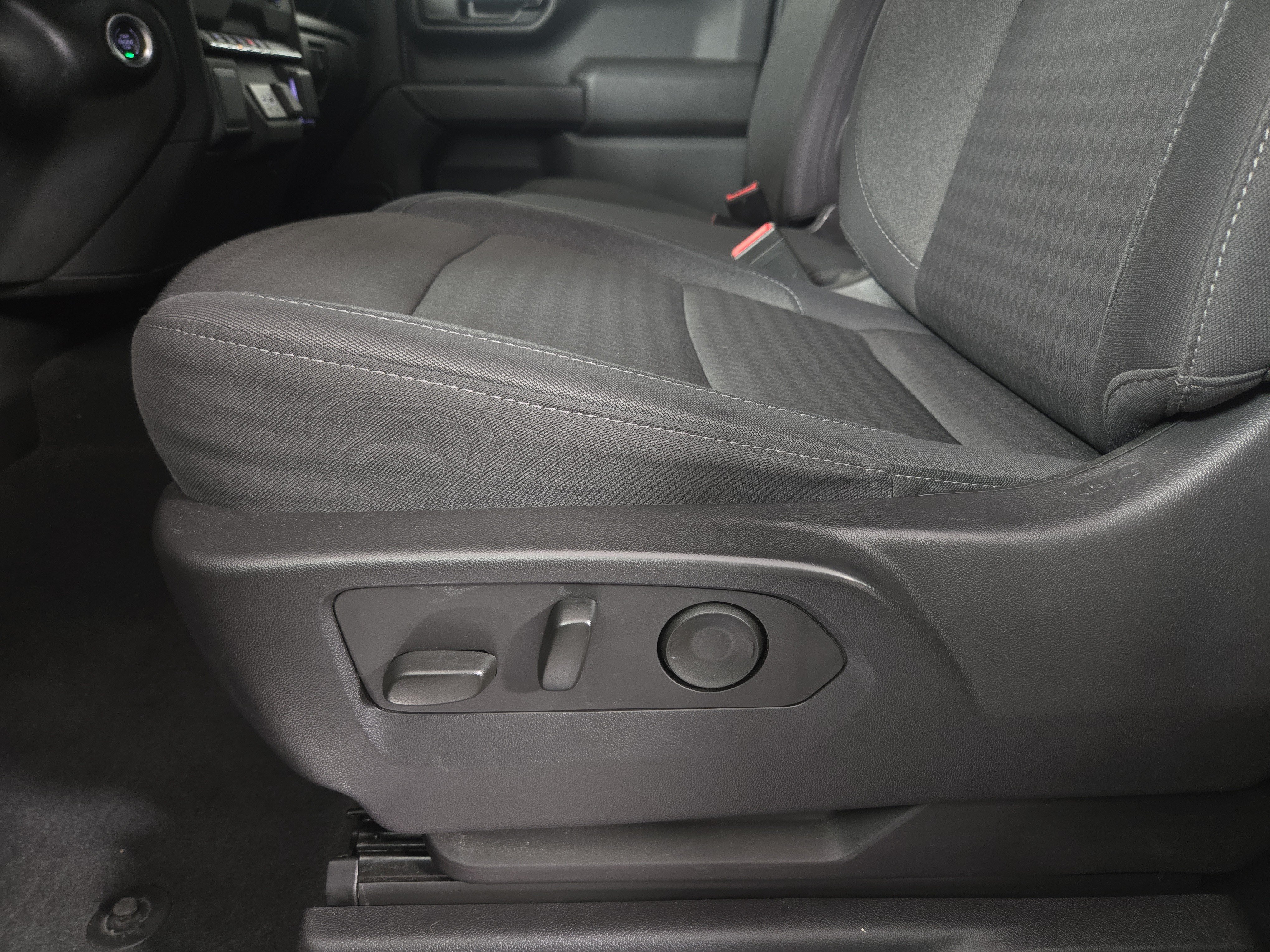 Certified 2024 Chevrolet Silverado 1500 Custom AWD/4WD image 30
