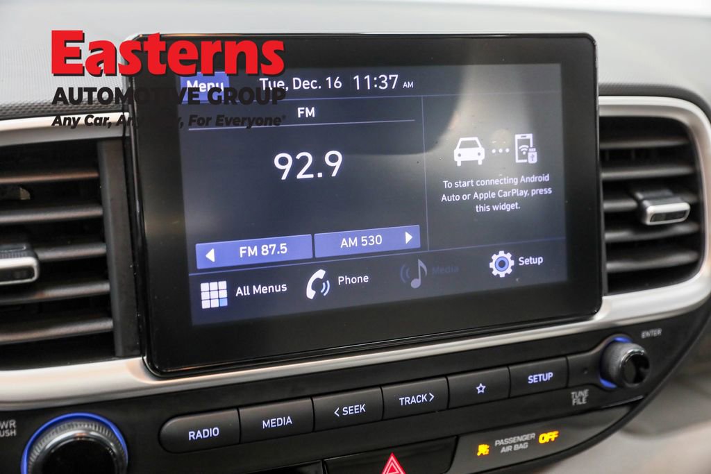 Used 2022 Hyundai Venue SEL image 19