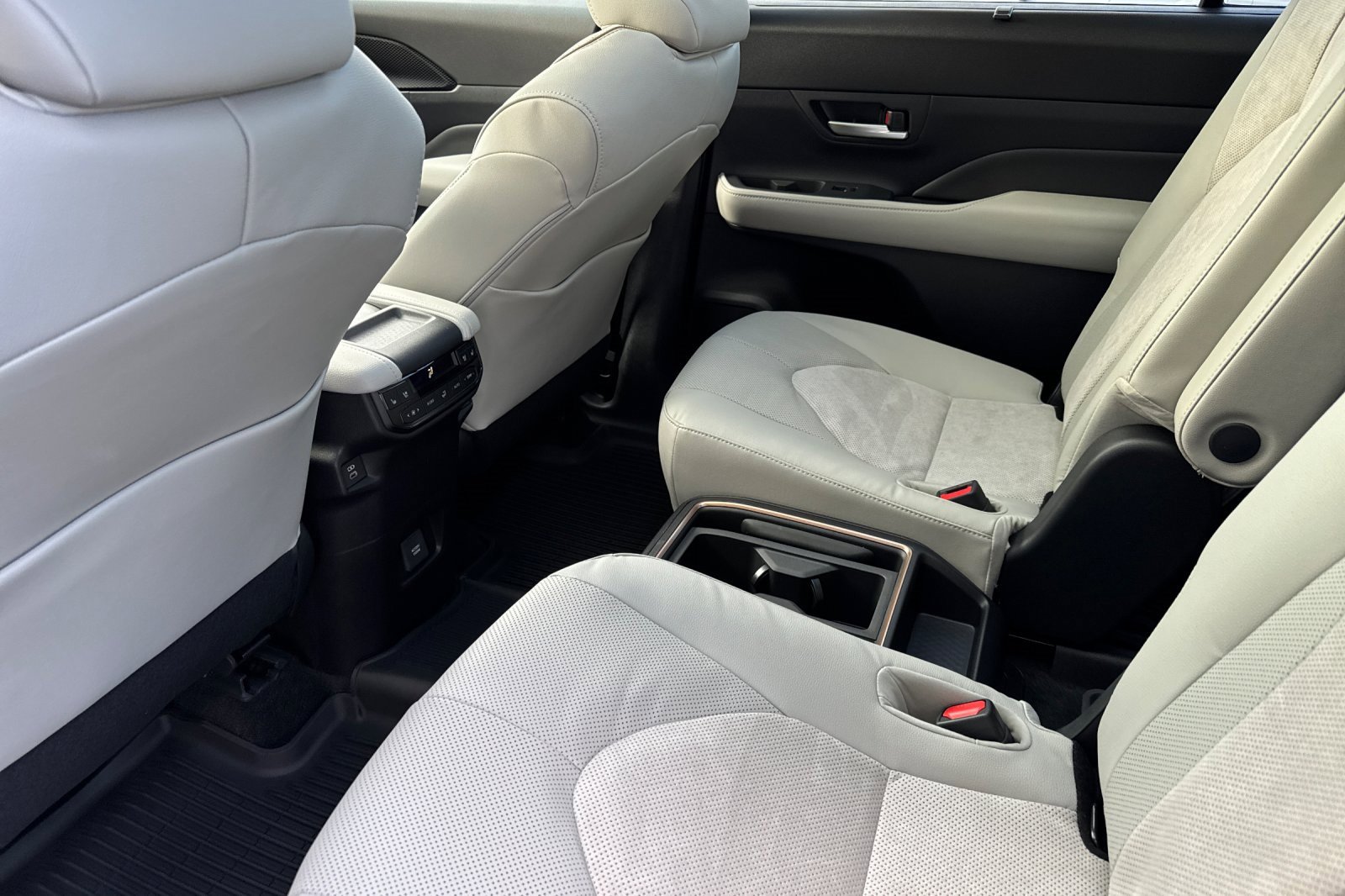 New 2026 Toyota Grand Highlander Platinum image 12