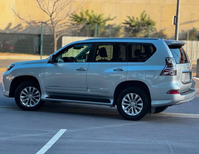 Used 2014 Lexus GX 460 w/ Premium Package AWD/4WD image 10