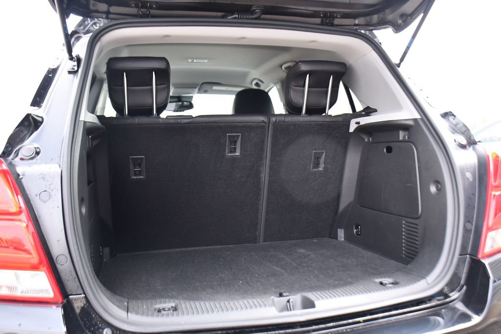 Used 2022 Chevrolet Trax LT w/ LT Convenience Package AWD/4WD image 19