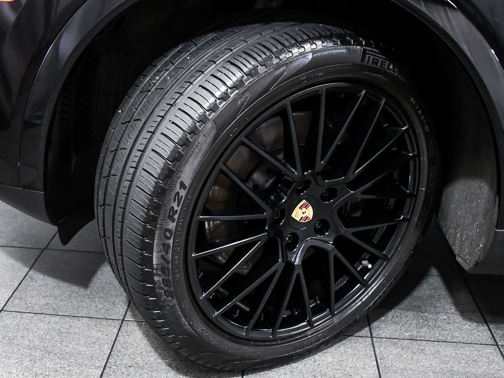 Used 2023 Porsche Cayenne Platinum Edition AWD/4WD image 7