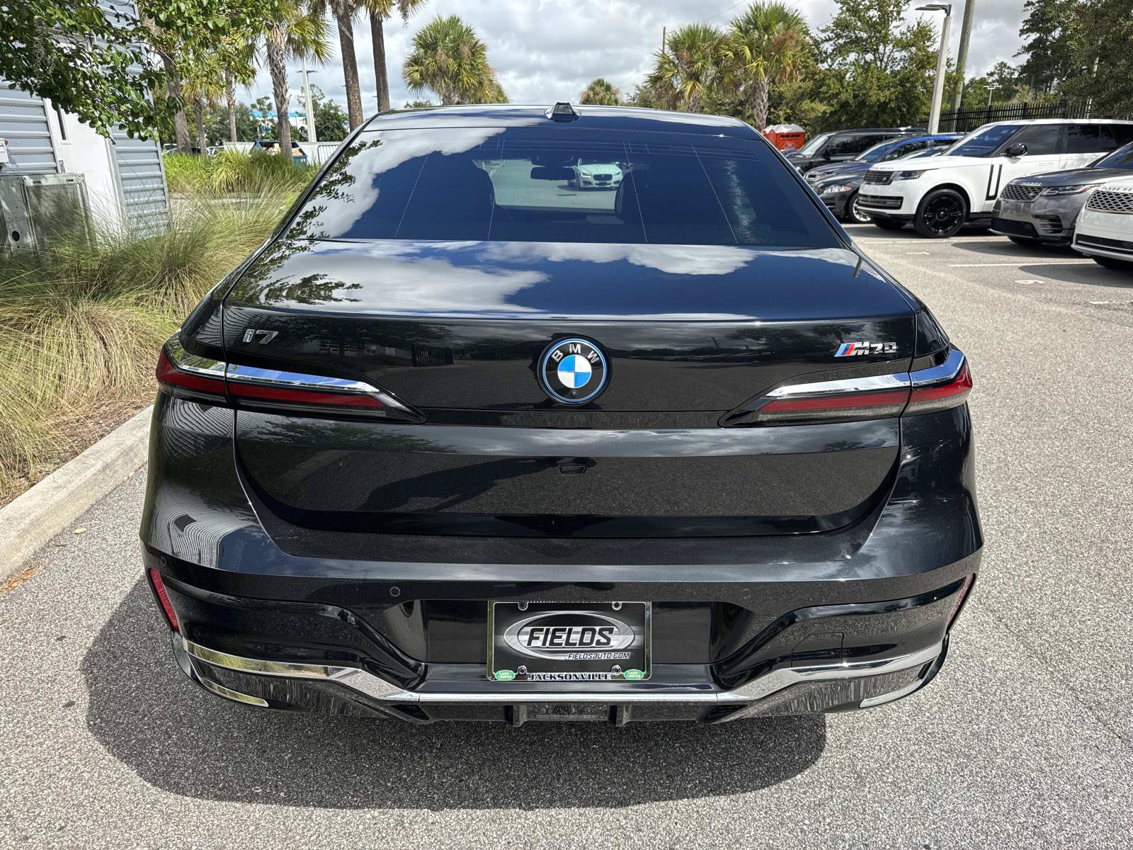 Used 2024 BMW i7 M70 w/ Executive Package AWD/4WD image 7