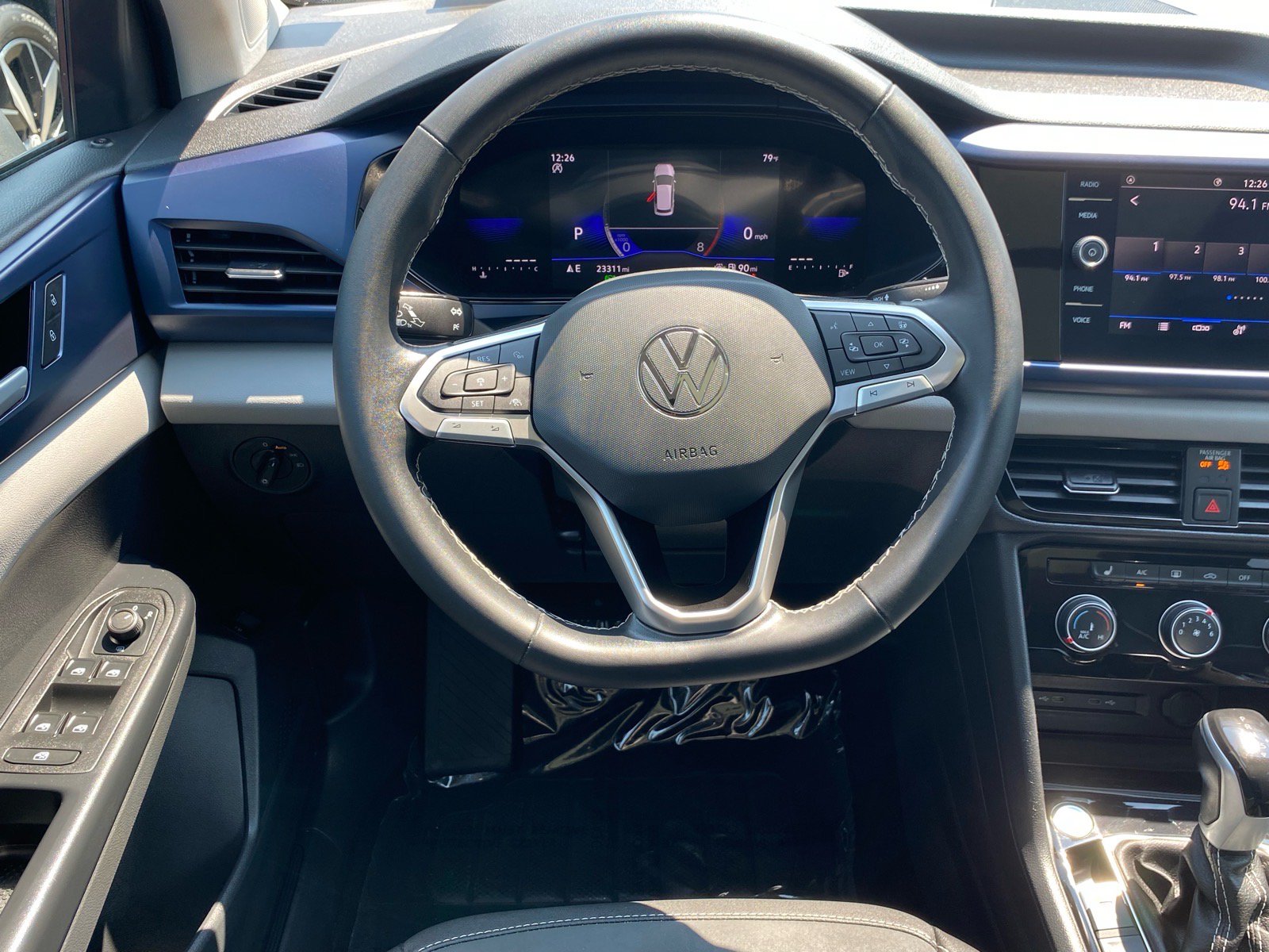 Certified 2023 Volkswagen Taos SE w/ Panoramic Sunroof Package FWD image 5