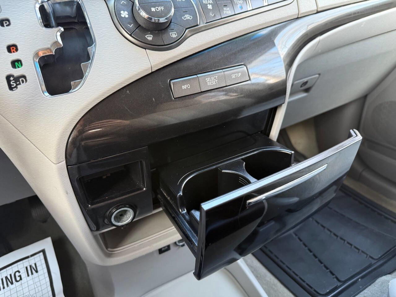 Used 2014 Toyota Sienna LE FWD image 26
