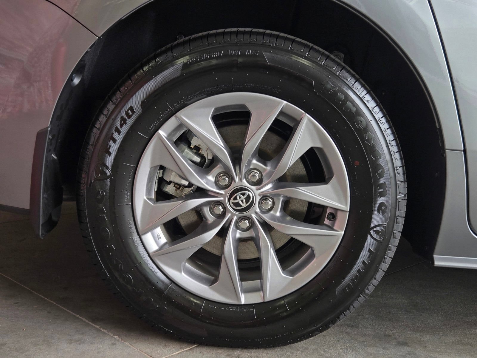 Used 2026 Toyota Sienna XLE FWD image 5