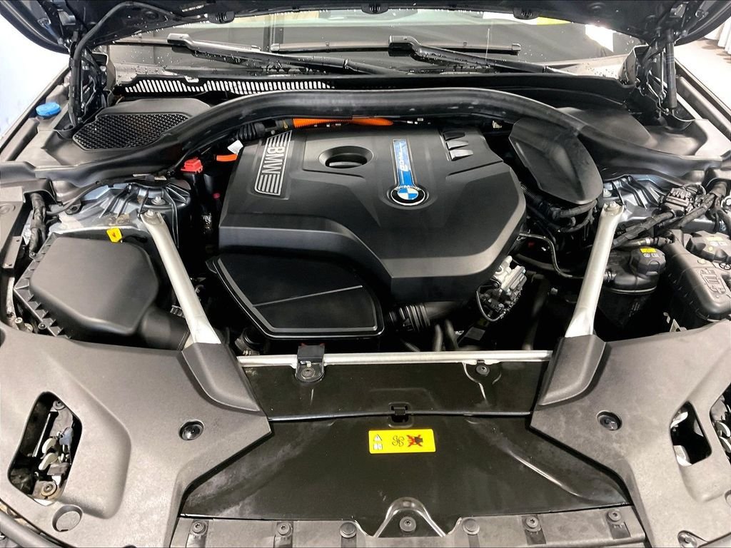 Used 2019 BMW 530e xDrive w/ Convenience Package AWD/4WD image 30