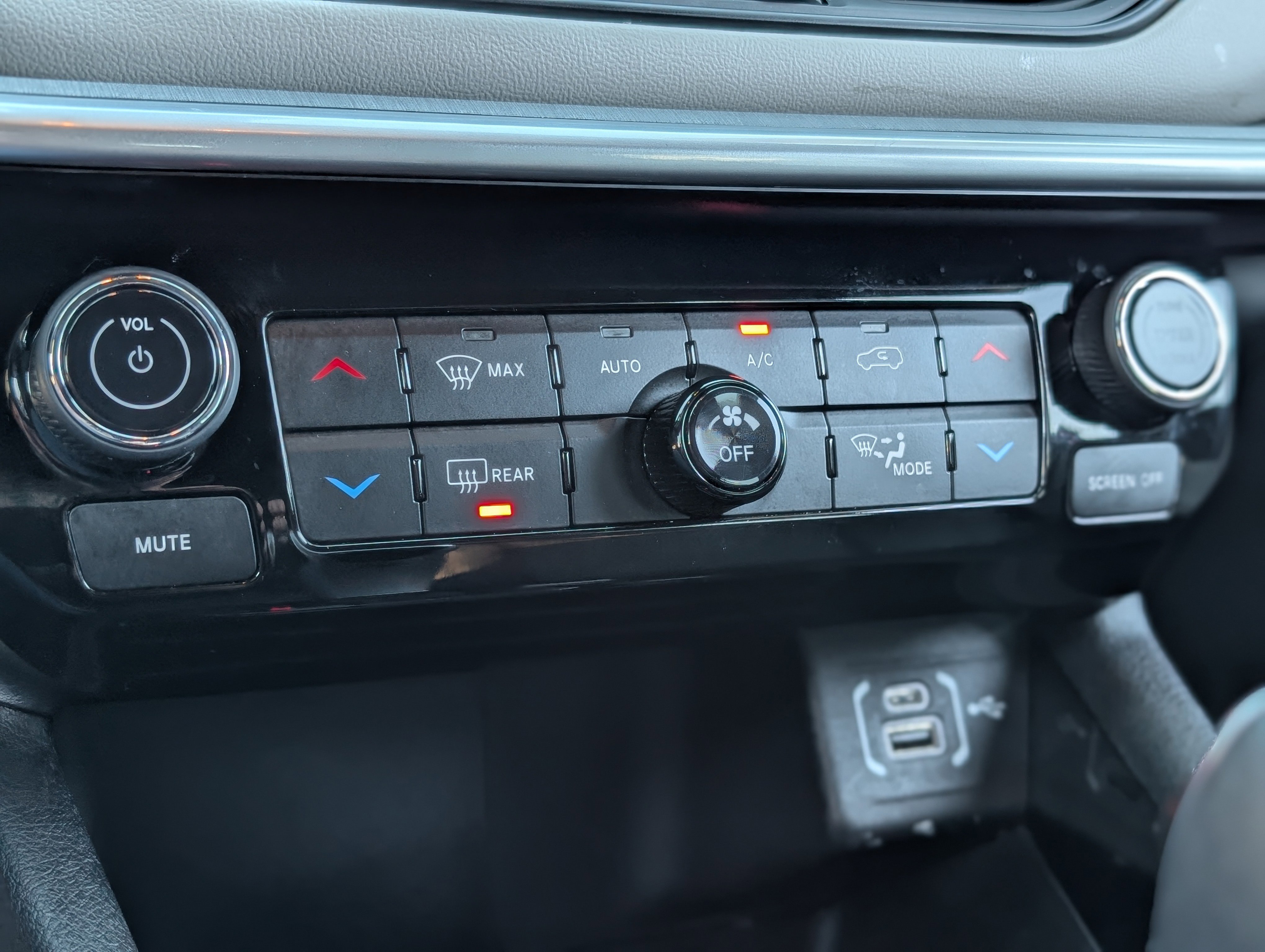 Used 2024 Jeep Compass Limited image 22