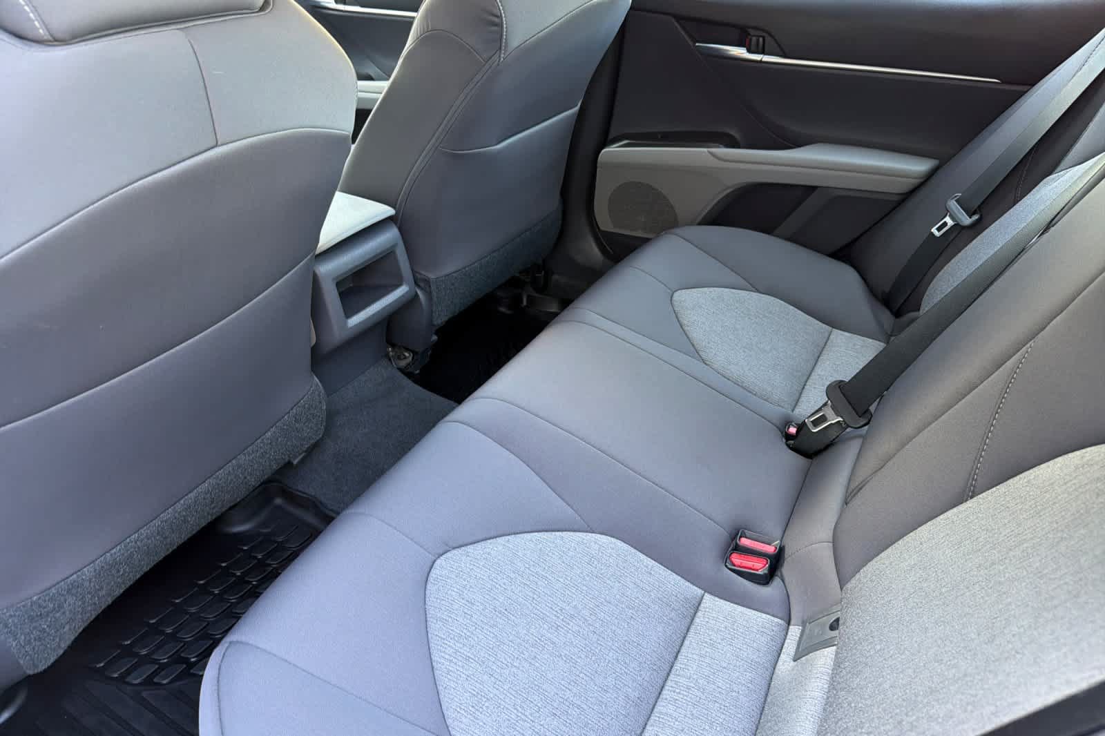 Used 2021 Toyota Camry LE FWD image 4