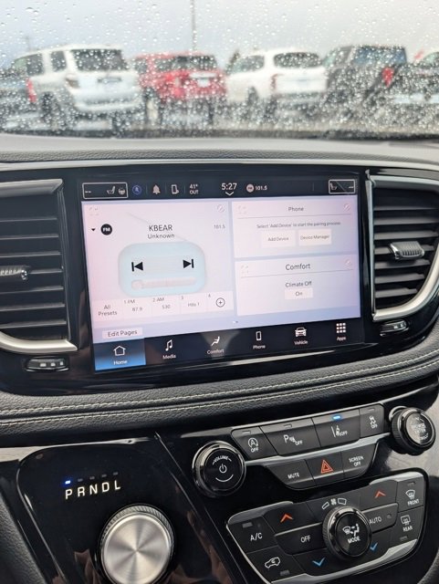 Used 2022 Chrysler Pacifica Touring image 32