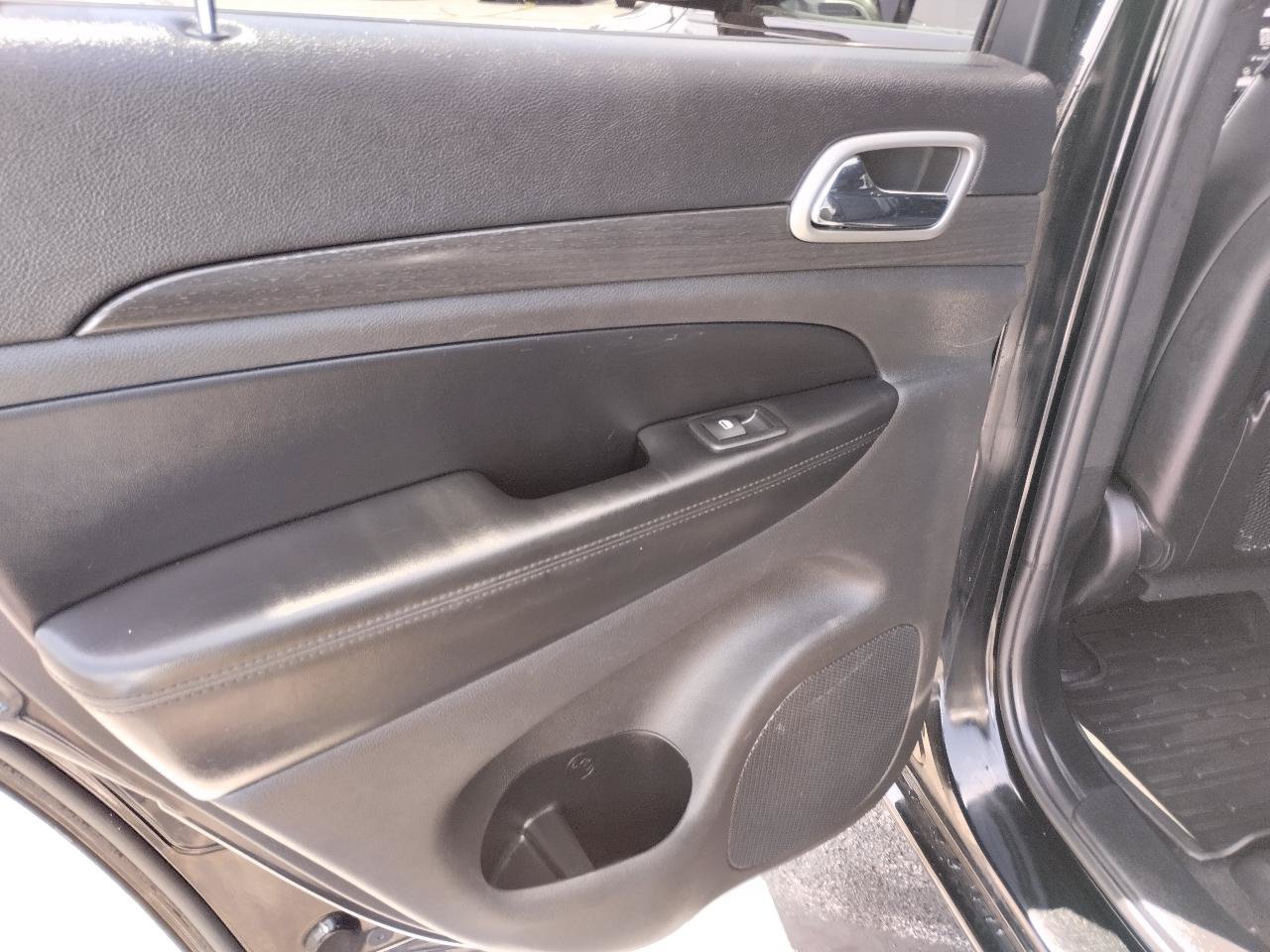 Used 2018 Jeep Grand Cherokee Altitude AWD/4WD image 38