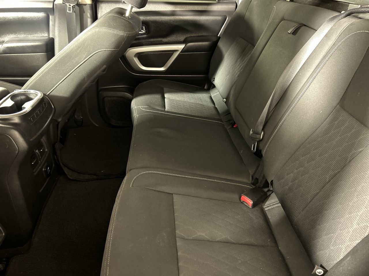 Used 2016 Nissan Titan SV image 23