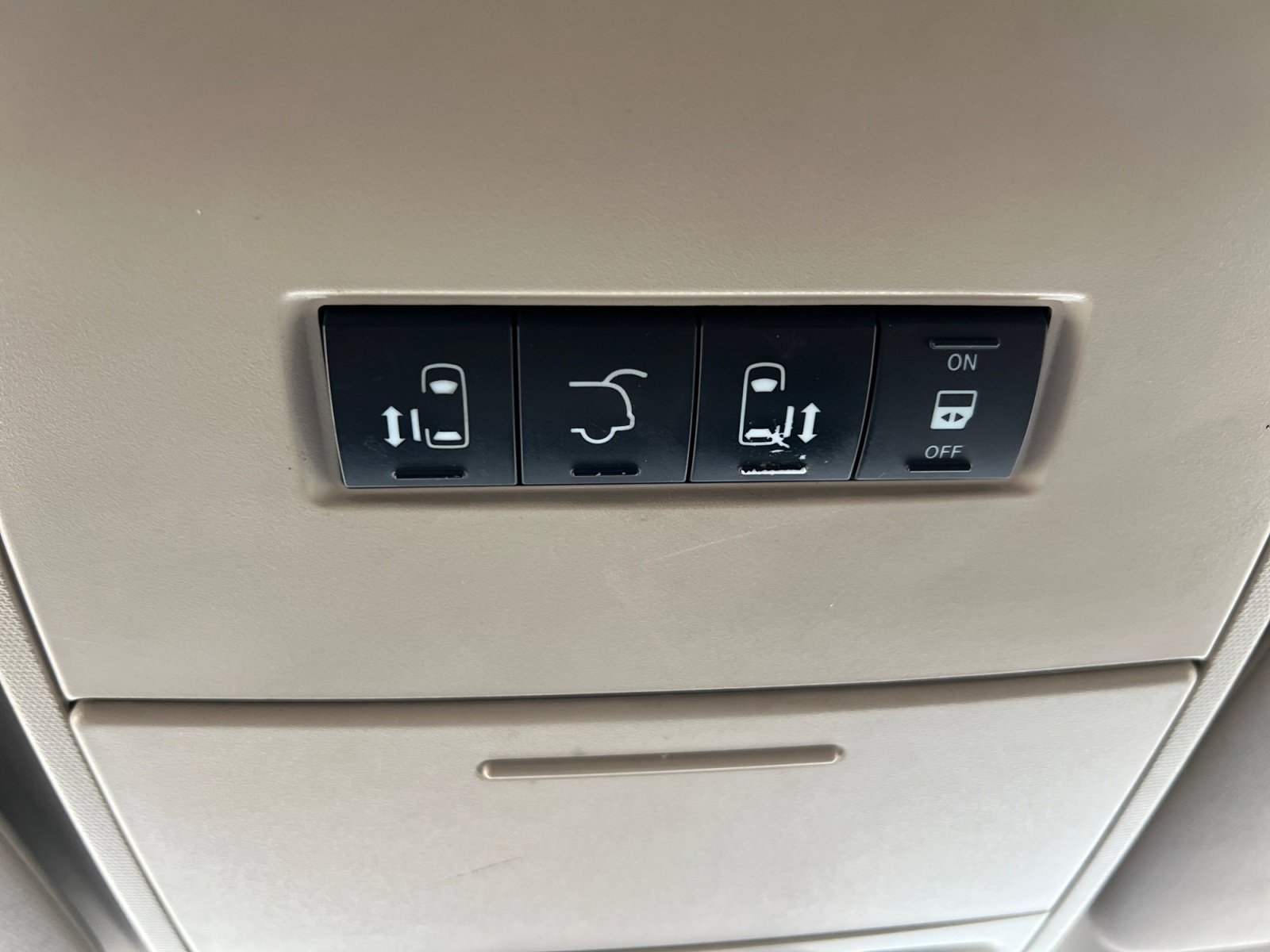 Used 2015 Chrysler Town & Country Touring image 27