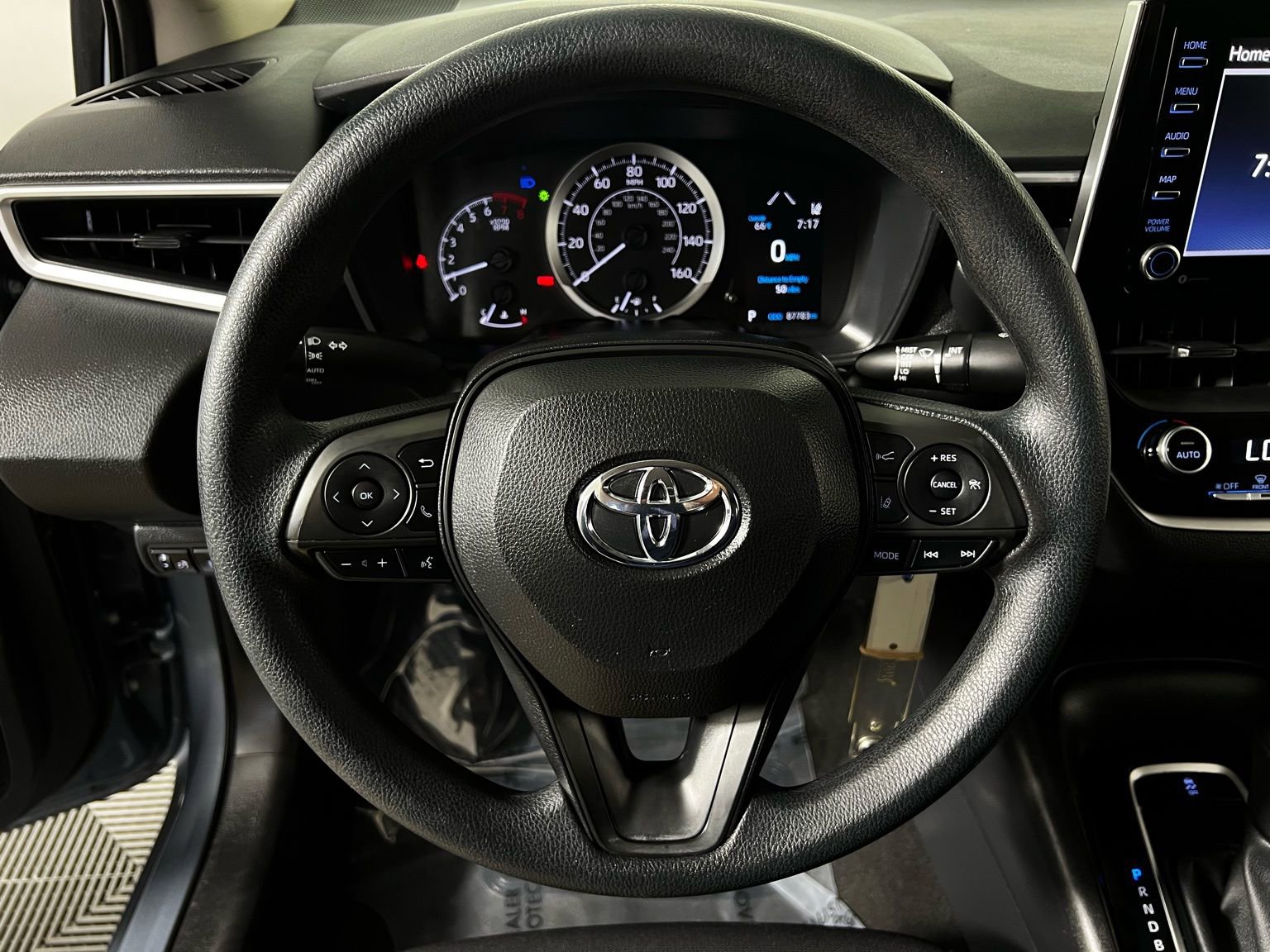 Used 2021 Toyota Corolla LE image 13