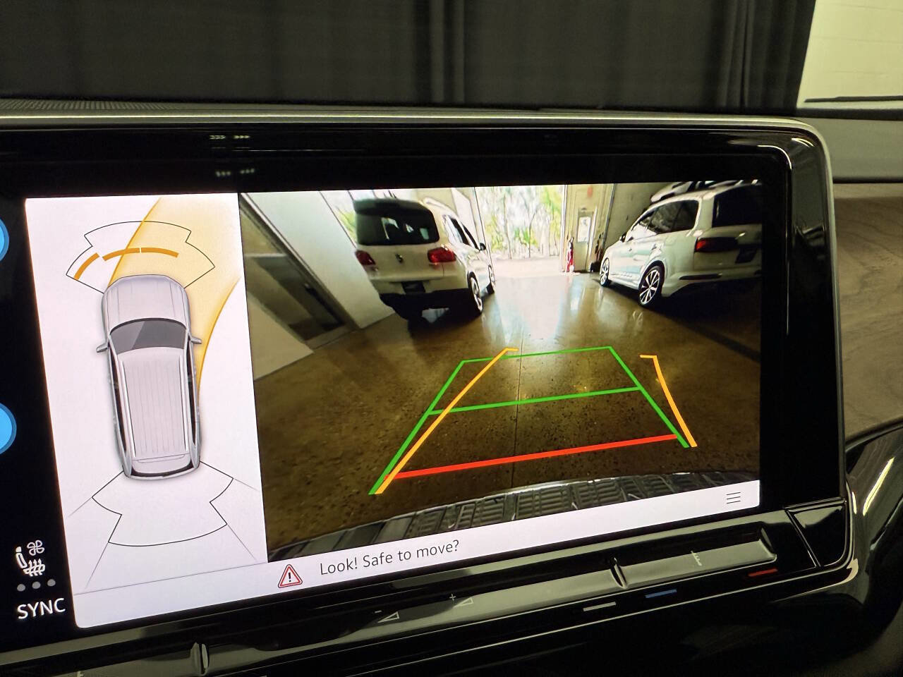 Used 2024 Volkswagen Atlas SE w/ Panoramic Sunroof Package image 15