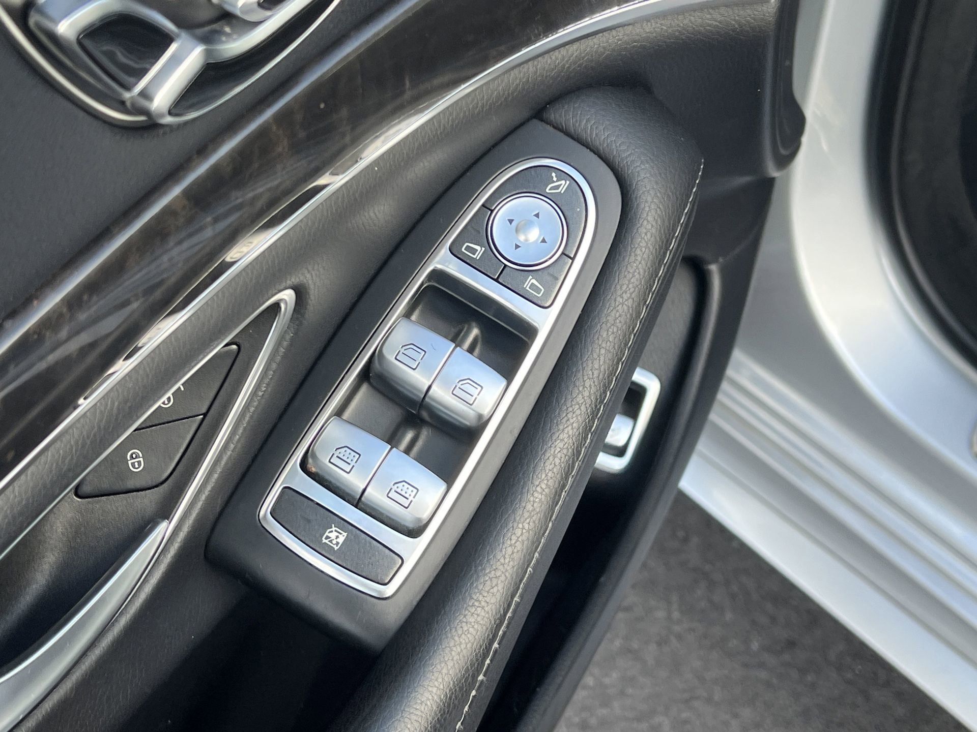 Used 2018 Mercedes-Benz S 450 Sedan image 19