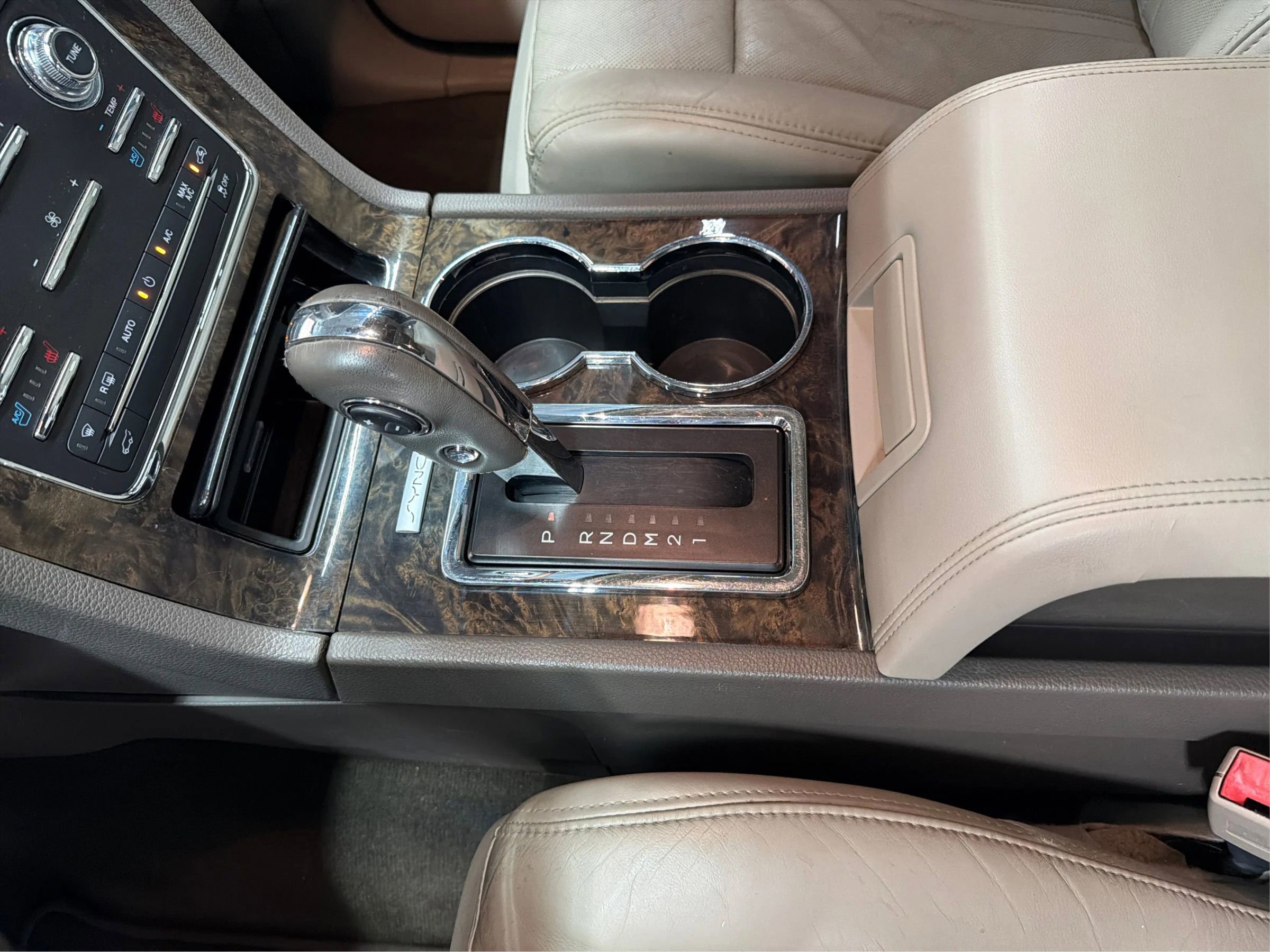 Used 2016 Lincoln Navigator L Select RWD image 39