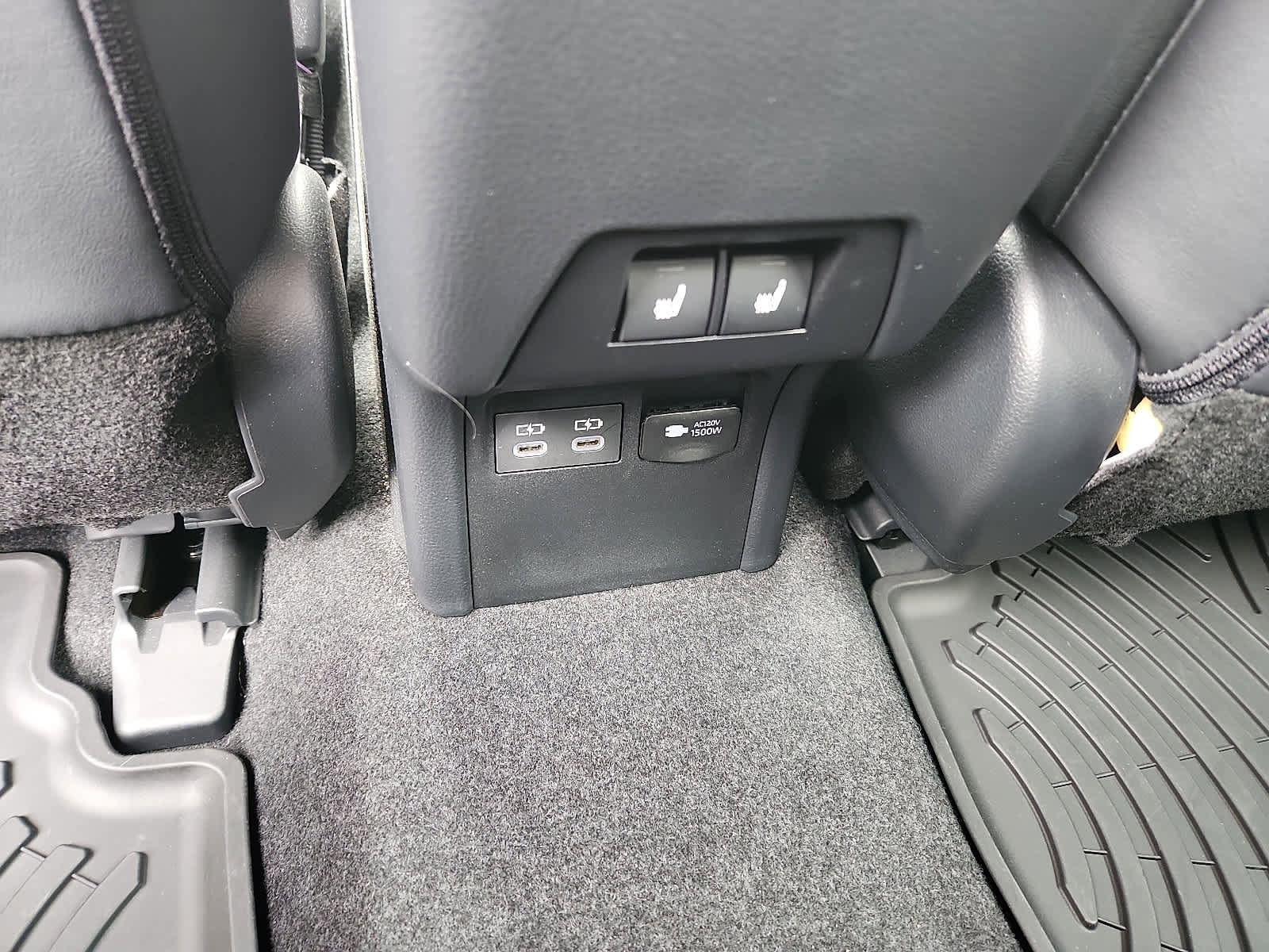 Used 2025 Toyota Prius Plug-In Hybrid image 12