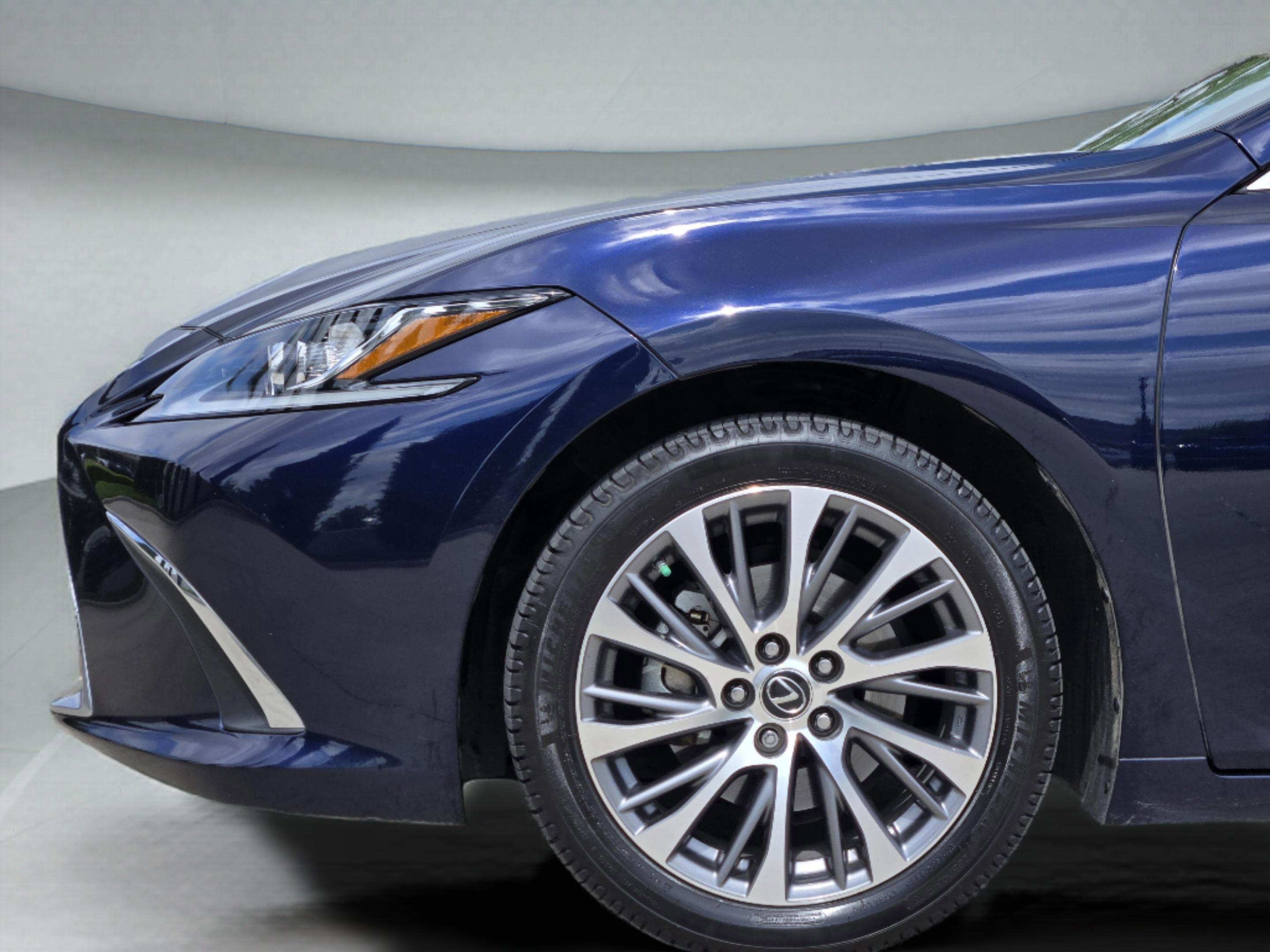 Used 2019 Lexus ES 300h w/ Premium Package image 37