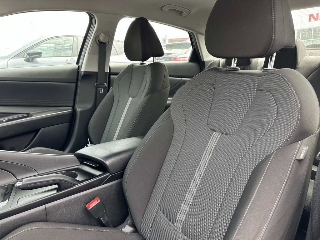 Used 2023 Hyundai Elantra SE FWD image 27