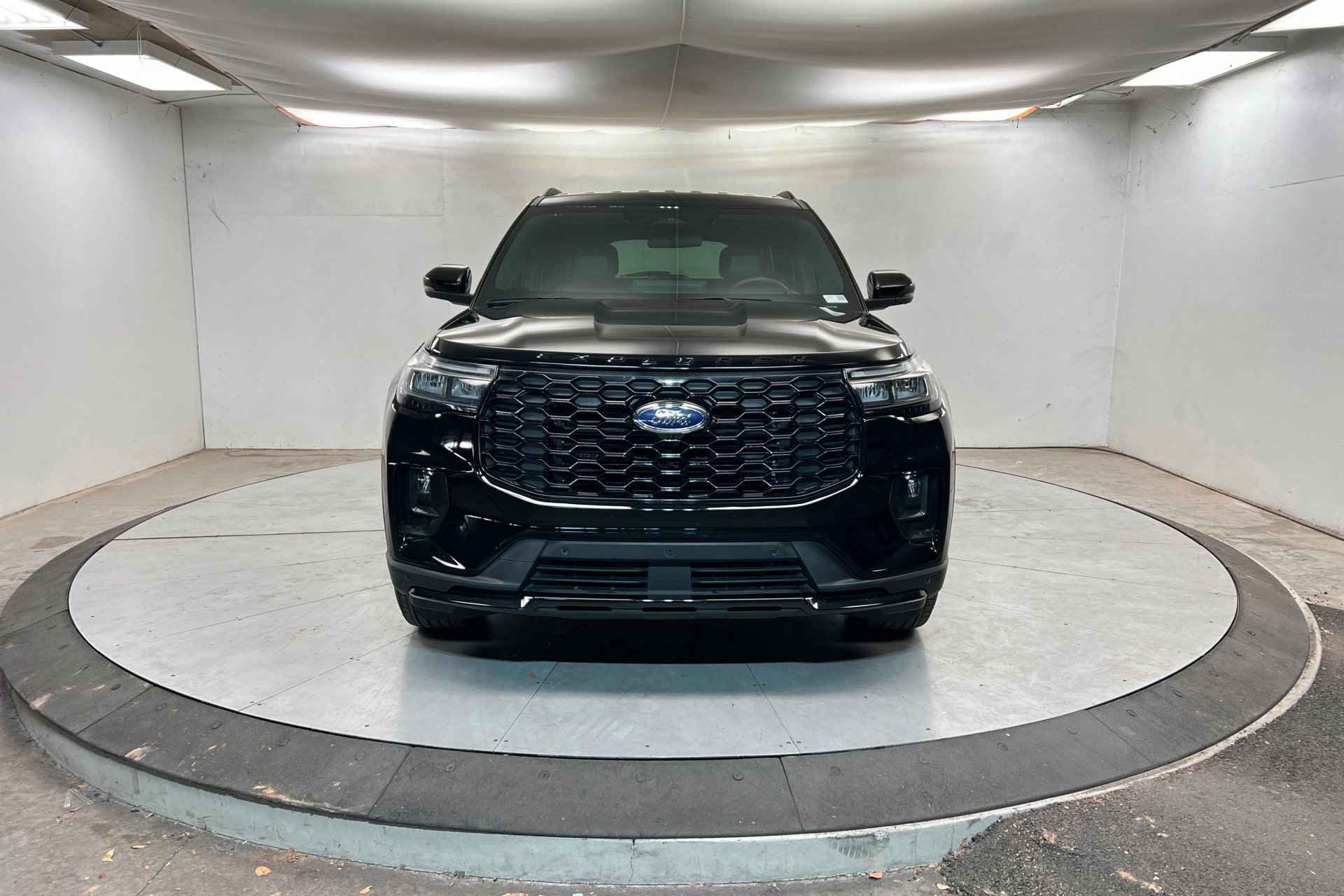 Used 2025 Ford Explorer ST-Line image 9