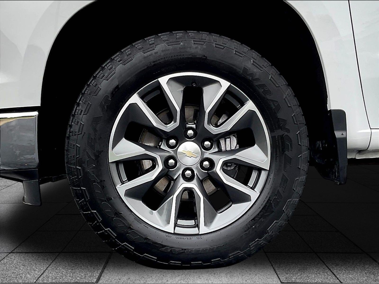 Used 2023 Chevrolet Silverado 1500 LT AWD/4WD image 37