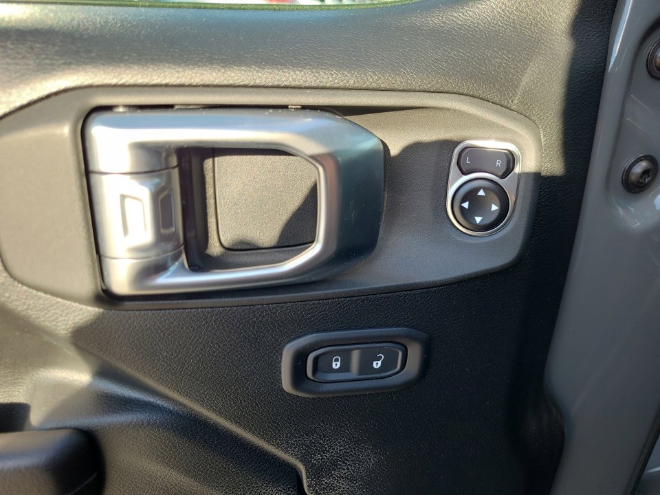 Used 2020 Jeep Wrangler Sport AWD/4WD image 36