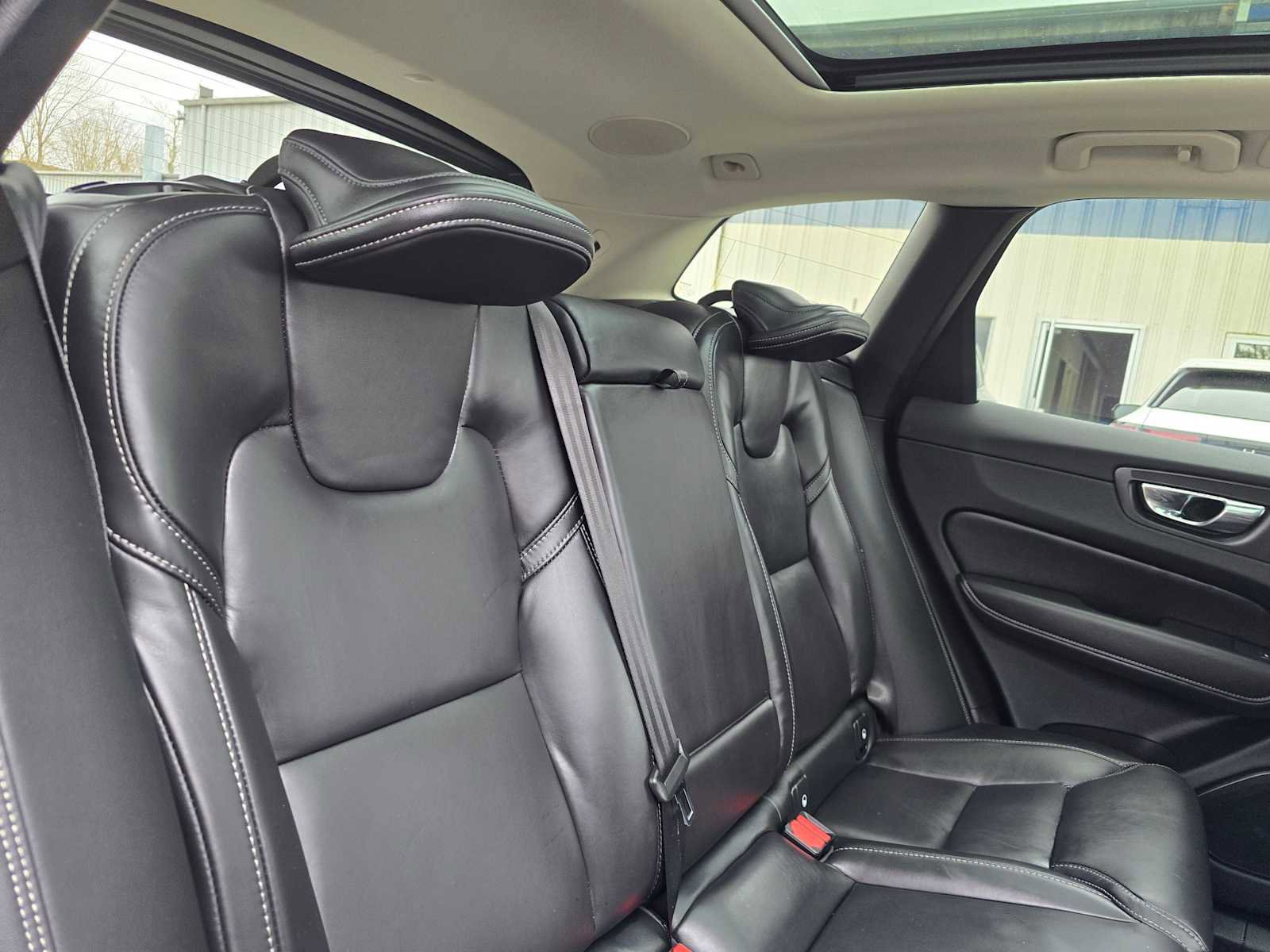 Certified 2023 Volvo XC60 B5 Ultimate w/ Climate Package image 15