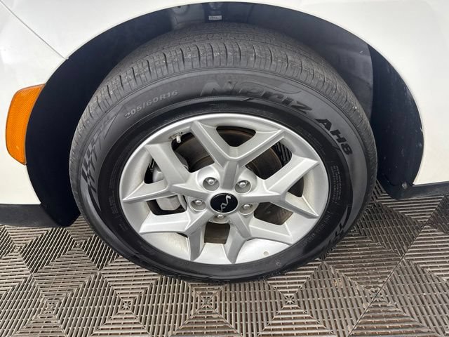 Certified 2025 Kia Soul LX FWD image 28