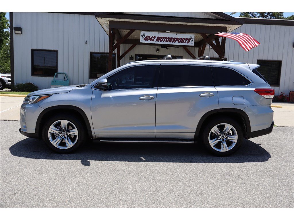 Used 2017 Toyota Highlander Limited FWD image 2